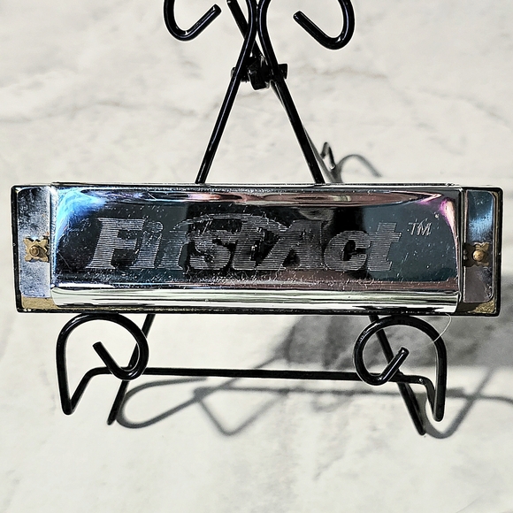 First Act Discovery Silver & Black 10-hole harmonica in the key of C 4x1 - Picture 2 of 6
